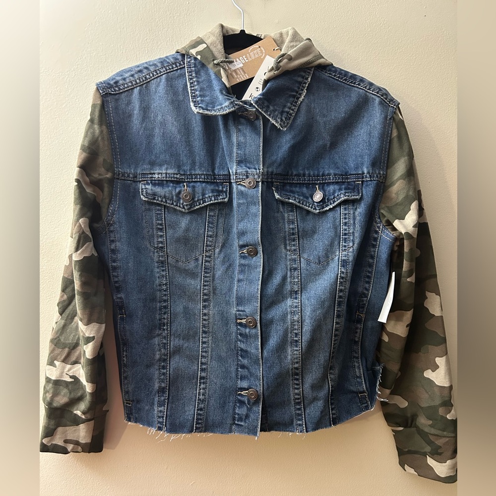 NWT Kensie Jean Jacket with camo hood and sleeves, size medium